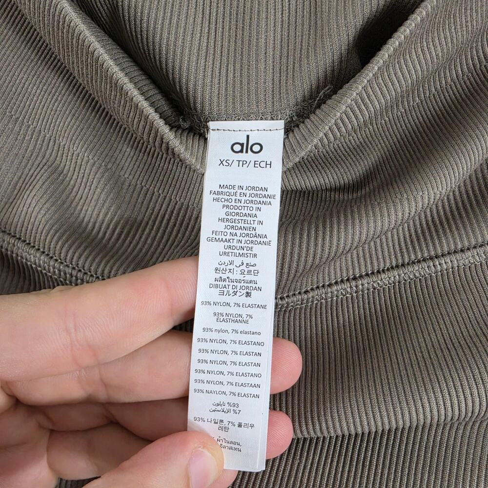 Alo Yoga Shorts Womens XS Seamless Ribbed Favorite Biker Beige Yoga Pilates Gym - Picture 9 of 15